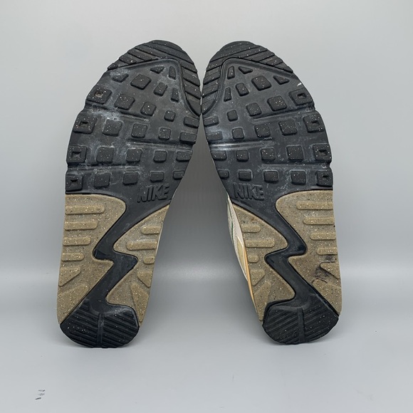 Nike Air Max 90 SE White Green Running Shoes DO9850-100 Women's Sz 9.5 - Picture 9 of 10